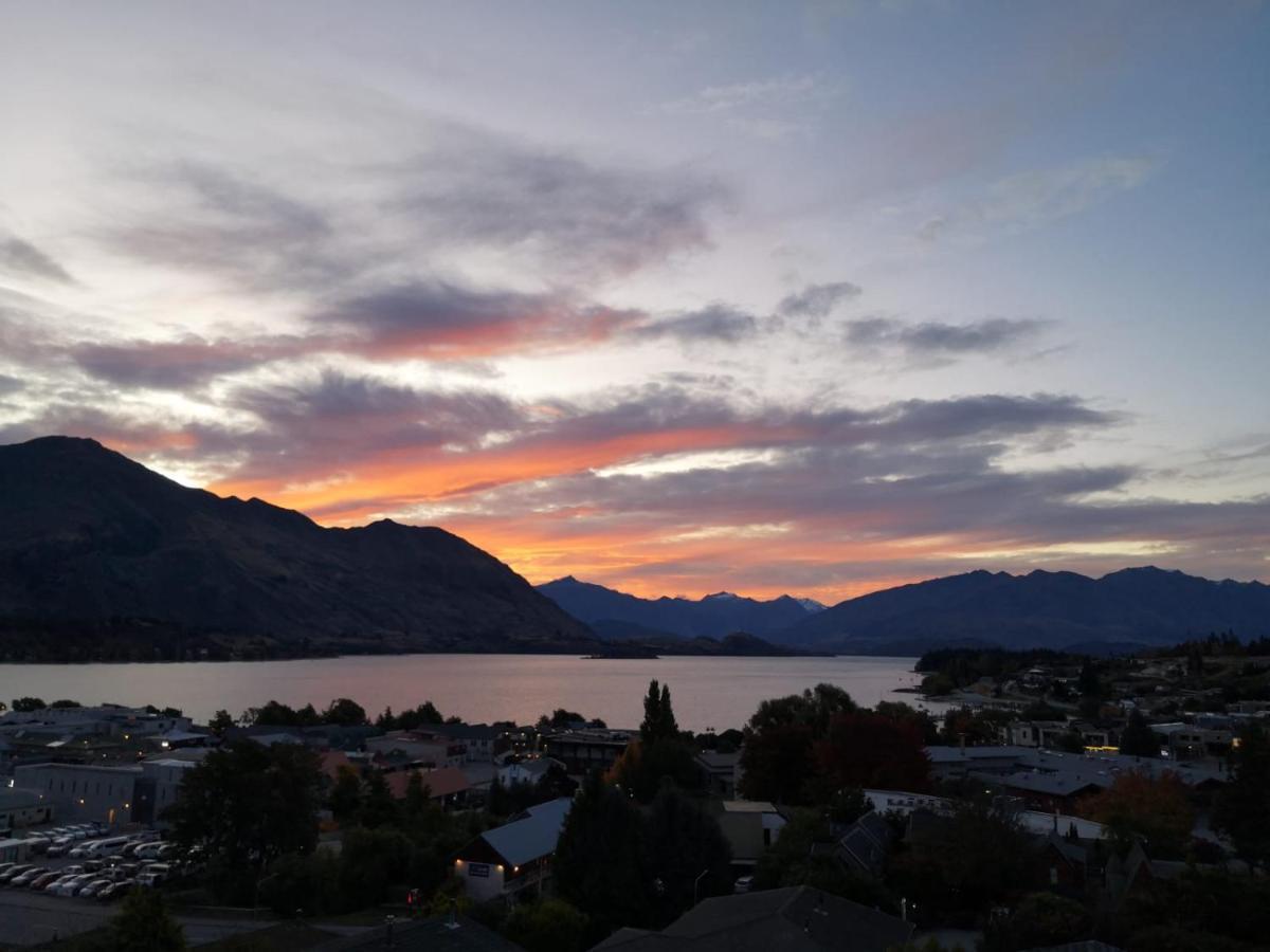 Mountain View Backpackers Hostel Wanaka Bagian luar foto