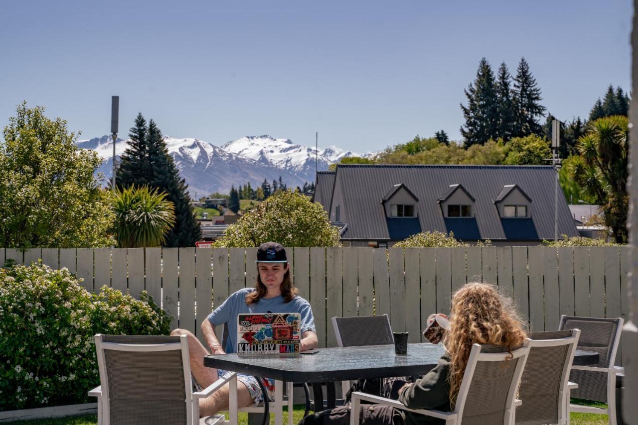 Mountain View Backpackers Hostel Wanaka Bagian luar foto