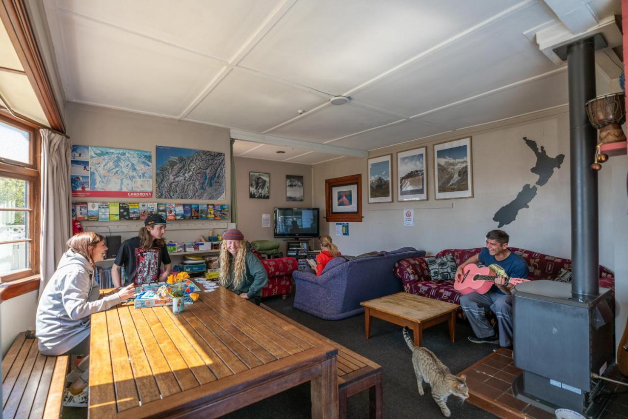 Mountain View Backpackers Hostel Wanaka Bagian luar foto