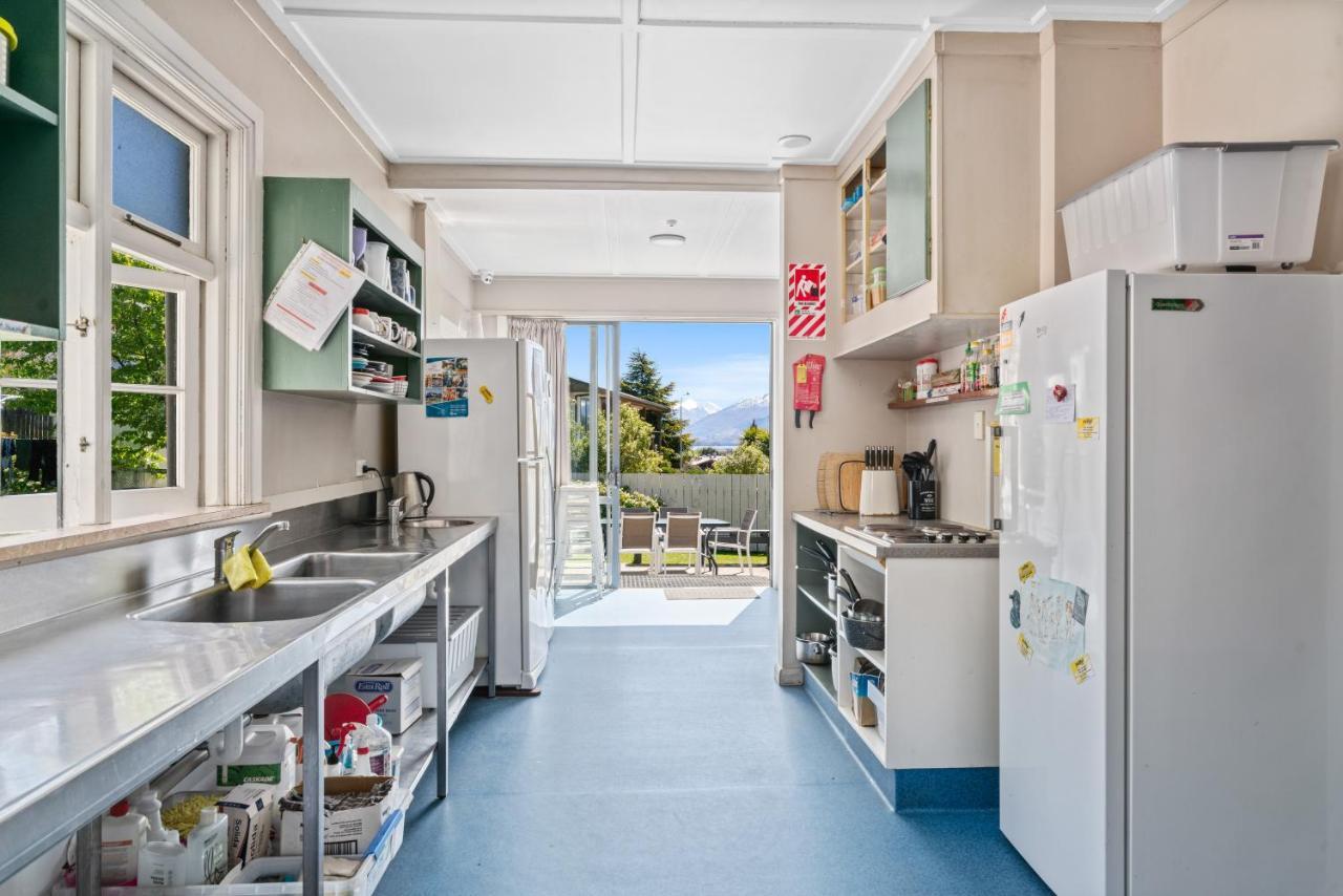 Mountain View Backpackers Hostel Wanaka Bagian luar foto