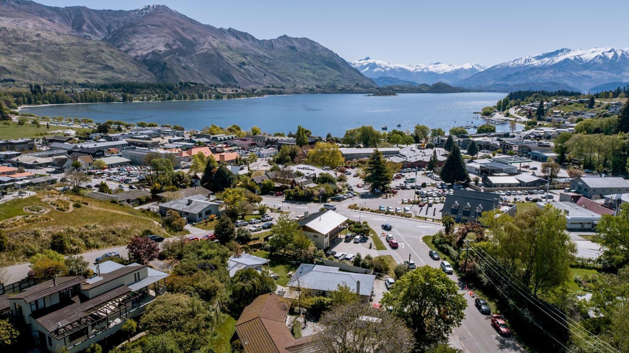 Mountain View Backpackers Hostel Wanaka Bagian luar foto