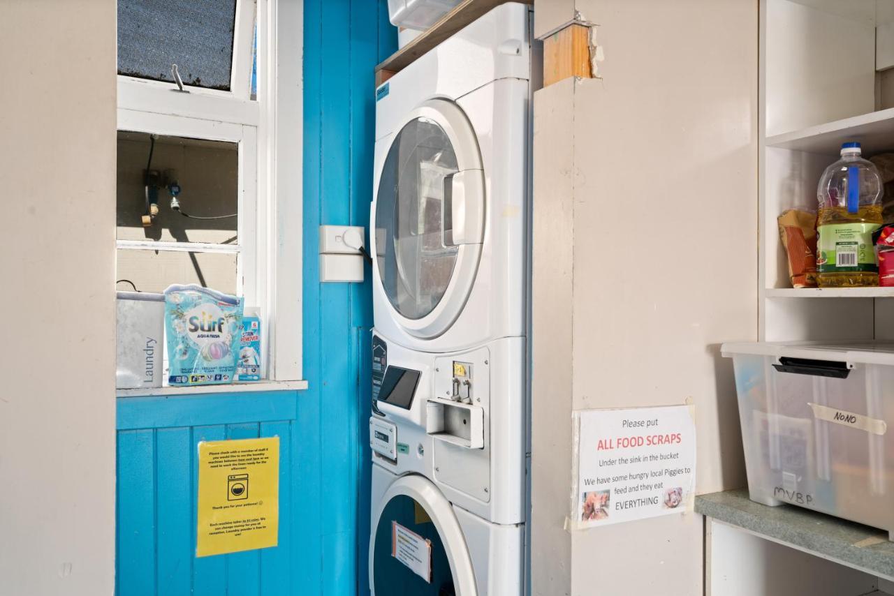 Mountain View Backpackers Hostel Wanaka Bagian luar foto