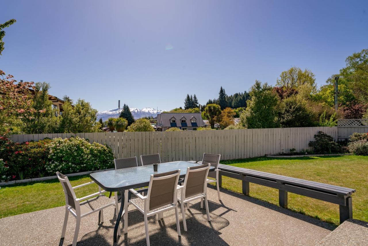 Mountain View Backpackers Hostel Wanaka Bagian luar foto