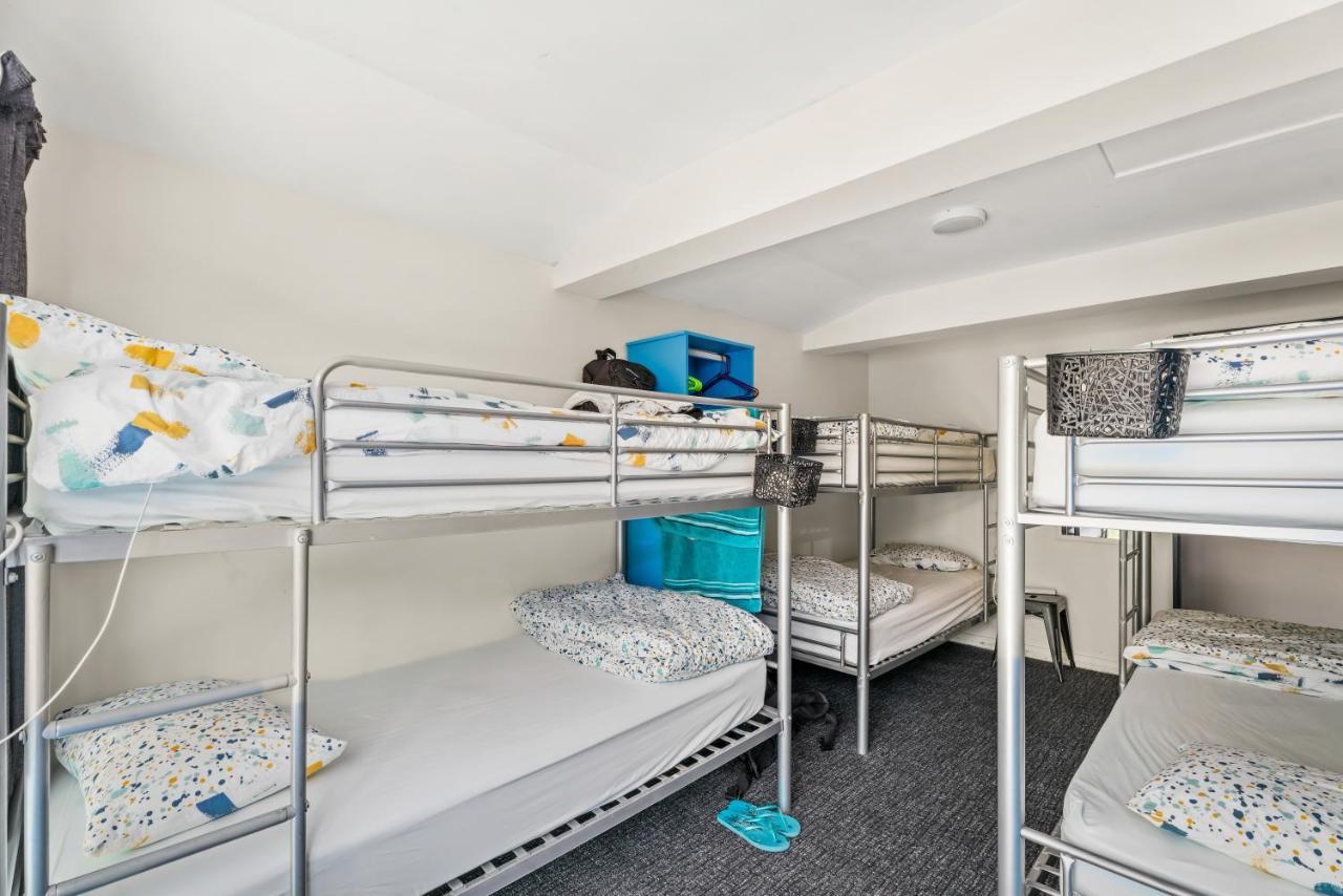 Mountain View Backpackers Hostel Wanaka Bagian luar foto