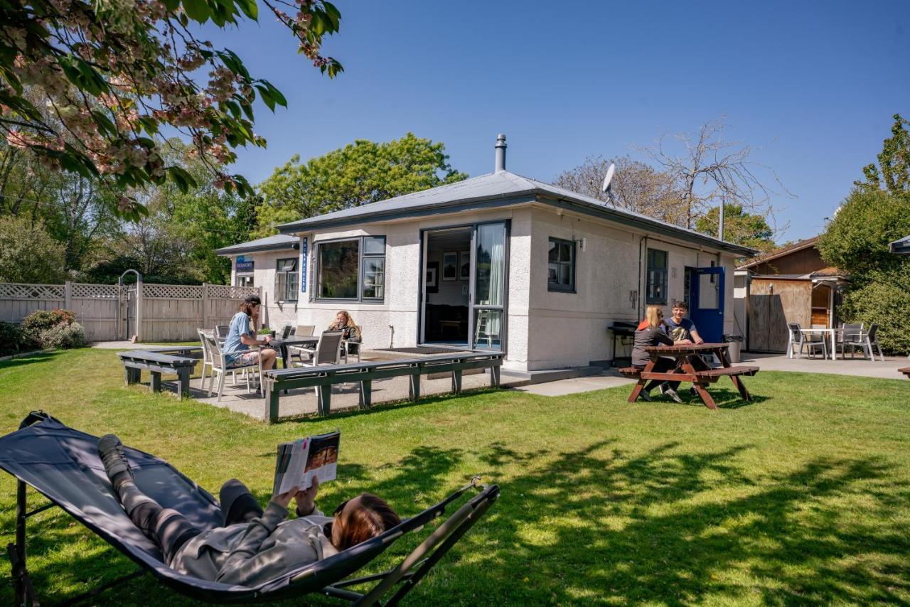 Mountain View Backpackers Hostel Wanaka Bagian luar foto